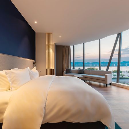 Holiday Inn Express Yichang Riverside By Ihg Экстерьер фото