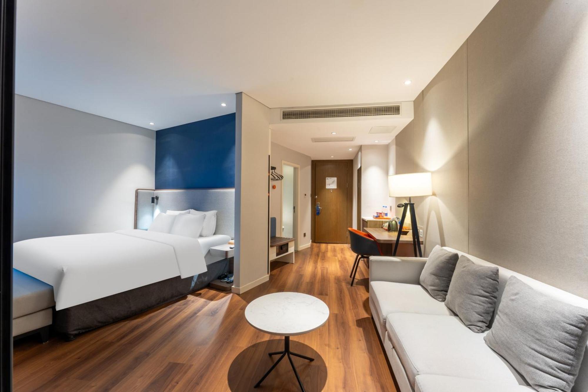 Holiday Inn Express Yichang Riverside By Ihg Экстерьер фото