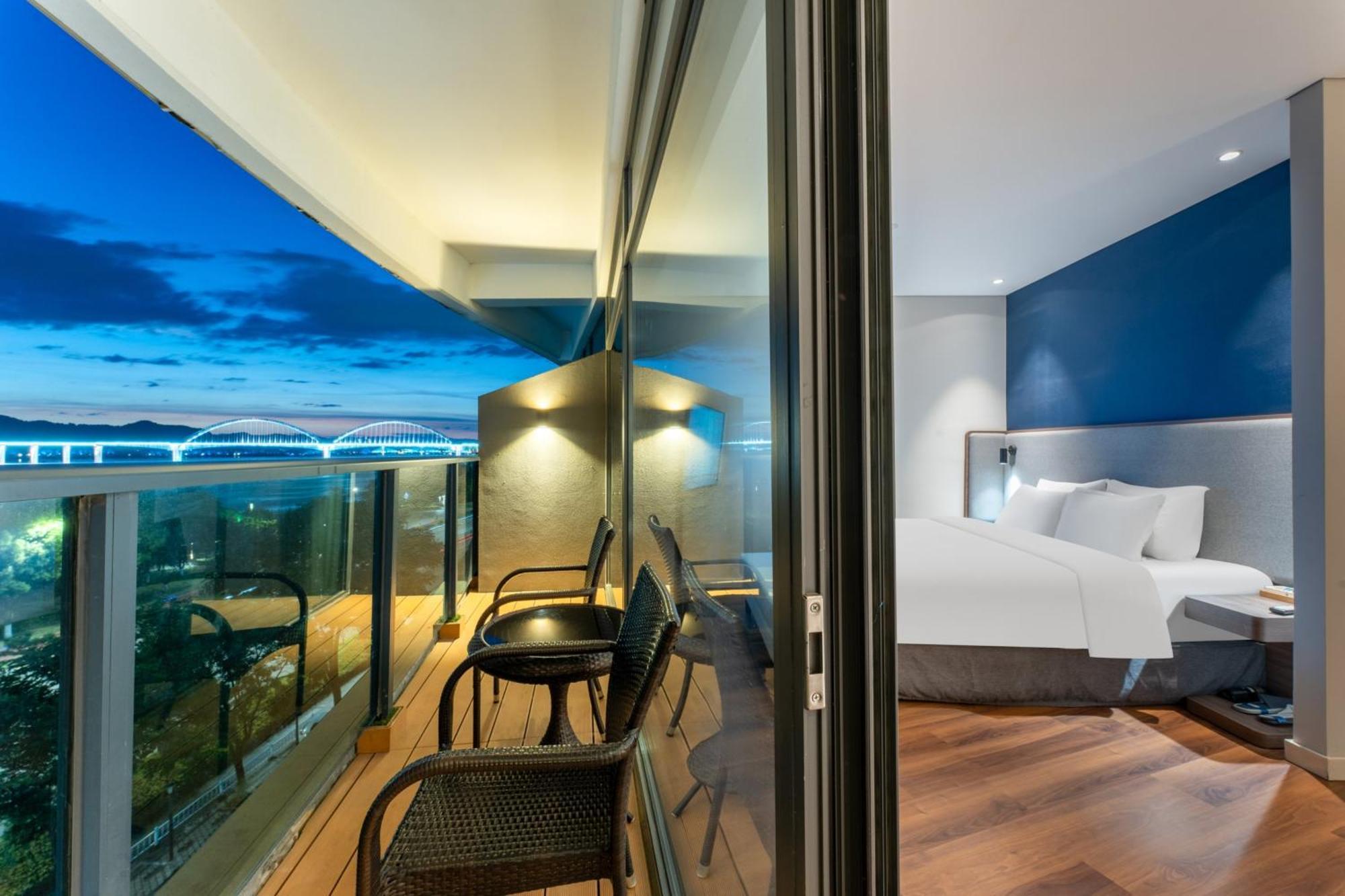 Holiday Inn Express Yichang Riverside By Ihg Экстерьер фото