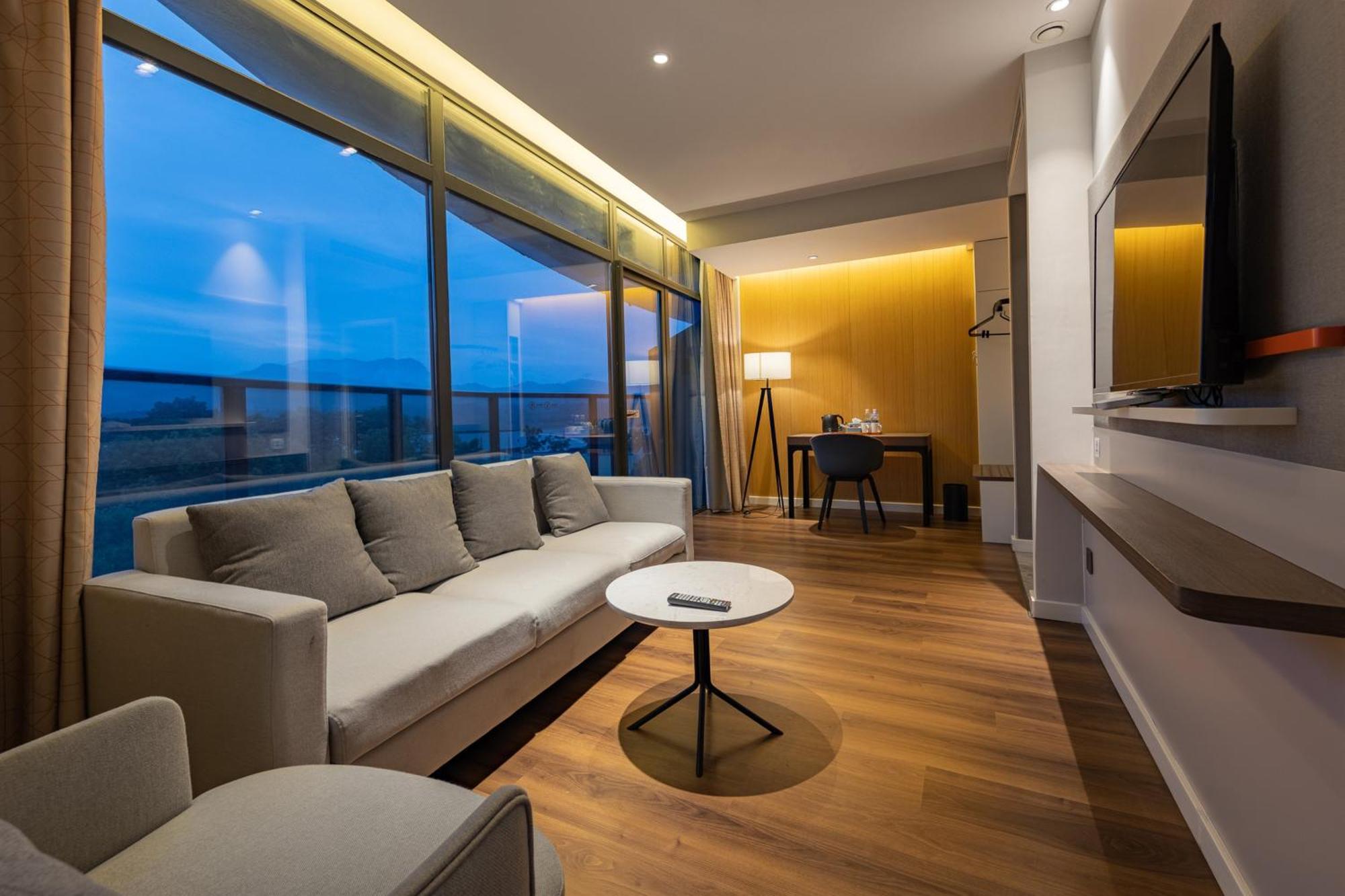 Holiday Inn Express Yichang Riverside By Ihg Экстерьер фото