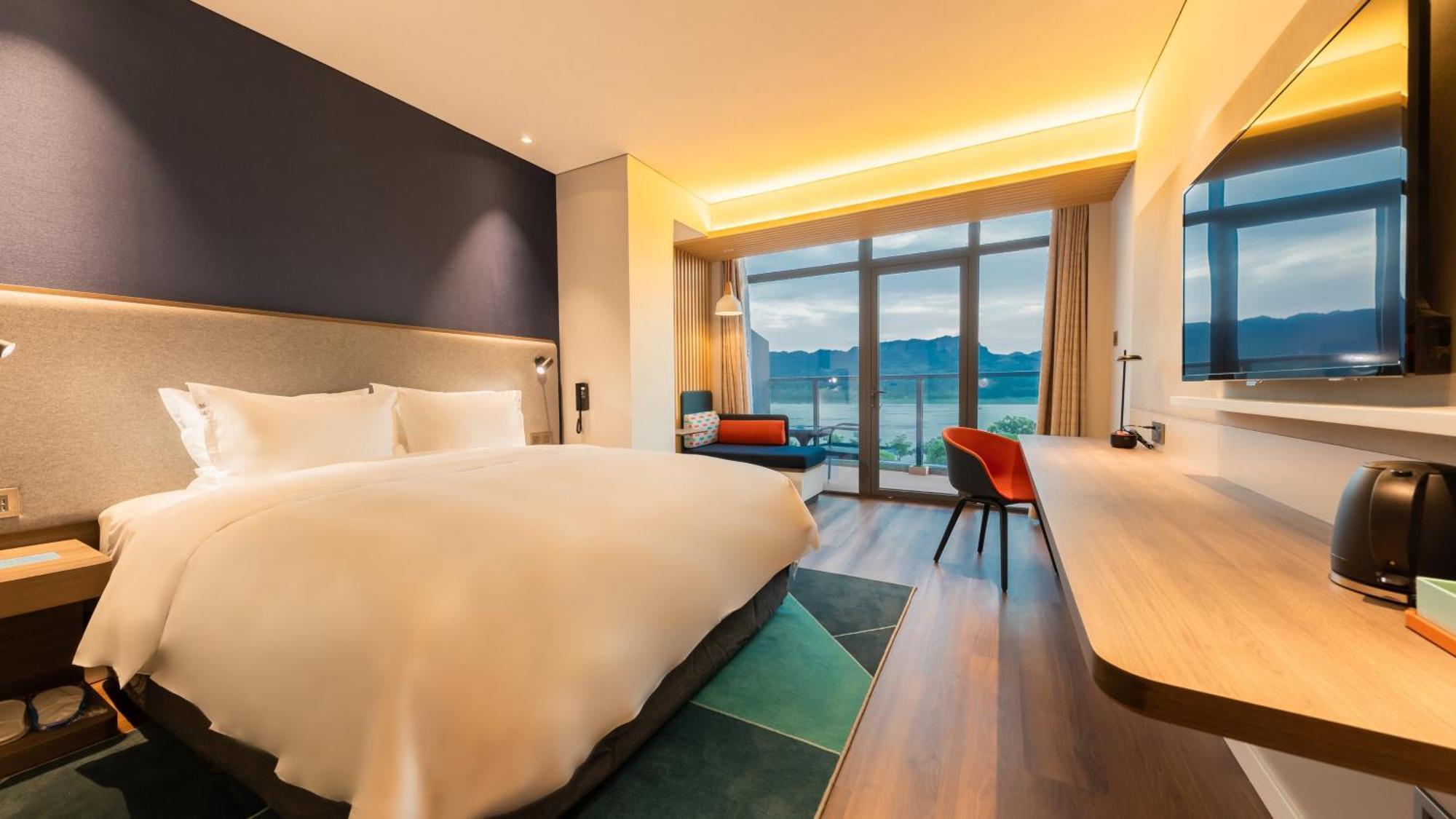 Holiday Inn Express Yichang Riverside By Ihg Экстерьер фото